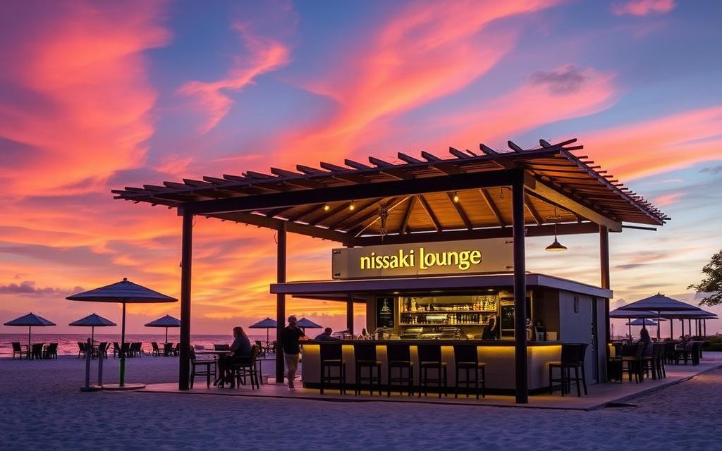 Ein Bild der Nissaki Lounge Beach Bar bei Sonnenuntergang